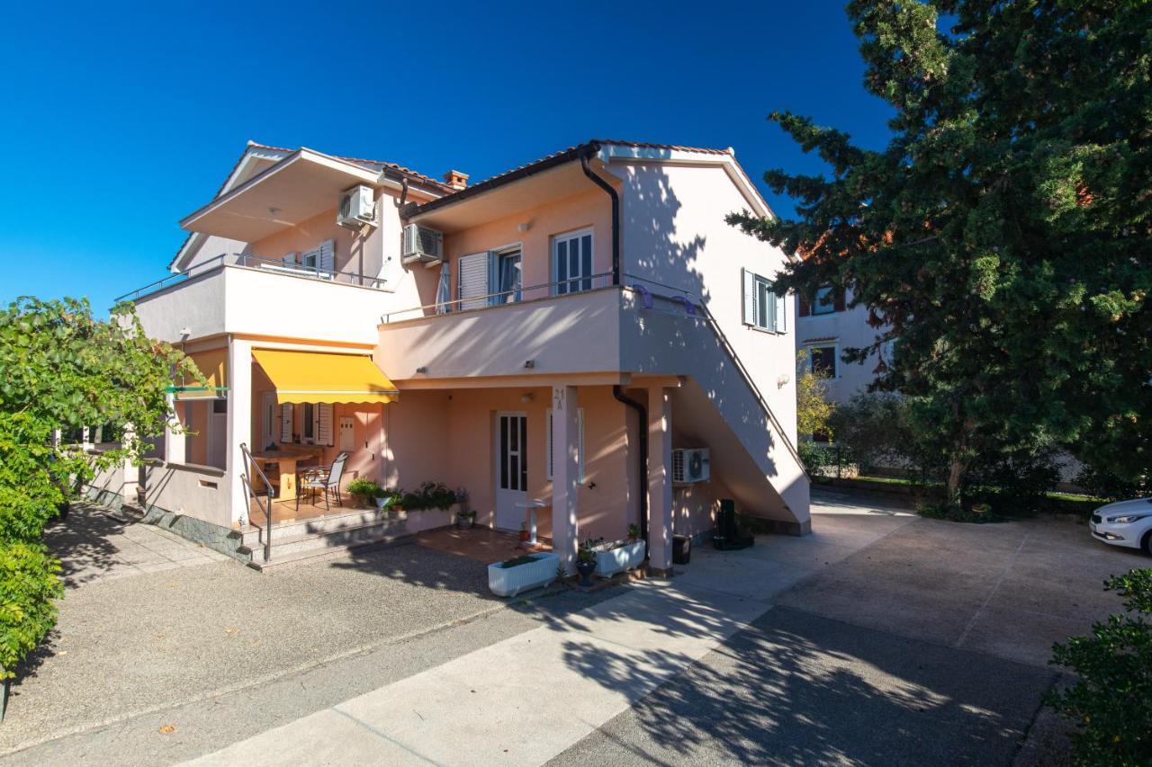 1-Bedroom Apartment In Krk - Steps From The Beach! Krk Town Exterior photo